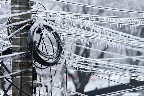 Обриви проводів через негоду: правила безпеки на Кіровоградщині