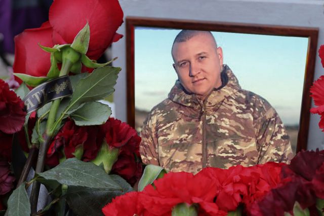 У Світловодську провели в останню путь захисника України Романа Євдокимова У Світловодську провели в останню путь захисника України Романа Євдокимова