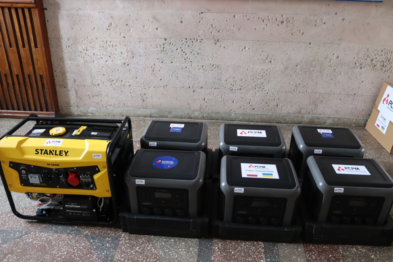 Світловодська громада отримала зарядні станції та генератор від міжнародних партнерів Світловодська громада отримала зарядні станції та генератор від міжнародних партнерів