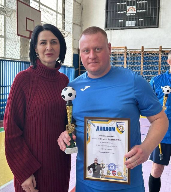 У Світловодську вшанували пам'ять майора поліції Євгена Котєльнікова футзальним турніром У Світловодську вшанували пам'ять майора поліції Євгена Котєльнікова футзальним турніром