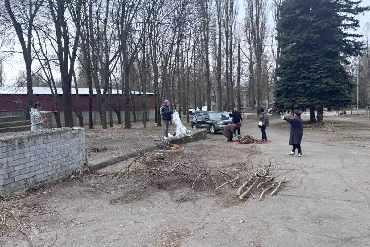 У Світловодську прибирають кладовища до поминального дня У Світловодську прибирають кладовища до поминального дня