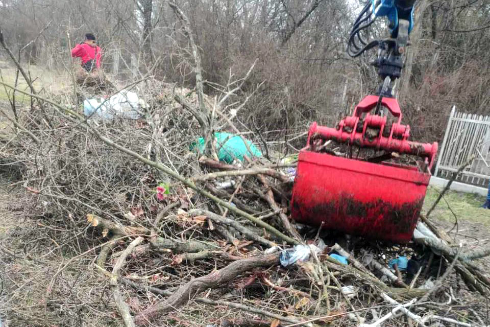У Світловодську прибирають кладовища до поминального дня У Світловодську прибирають кладовища до поминального дня