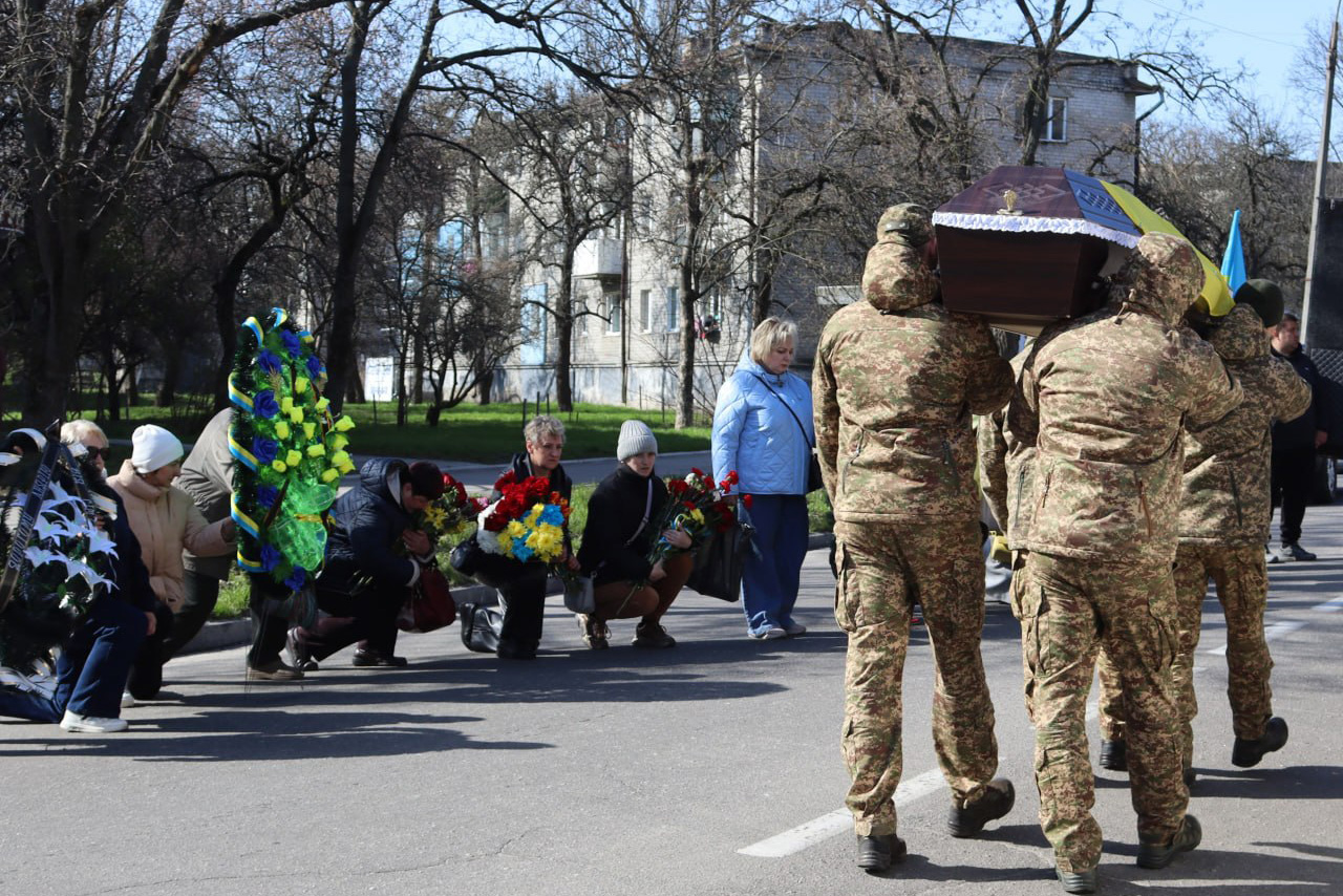Світловодськ попрощався із захисником Андрієм Савком Світловодськ попрощався із захисником Андрієм Савком