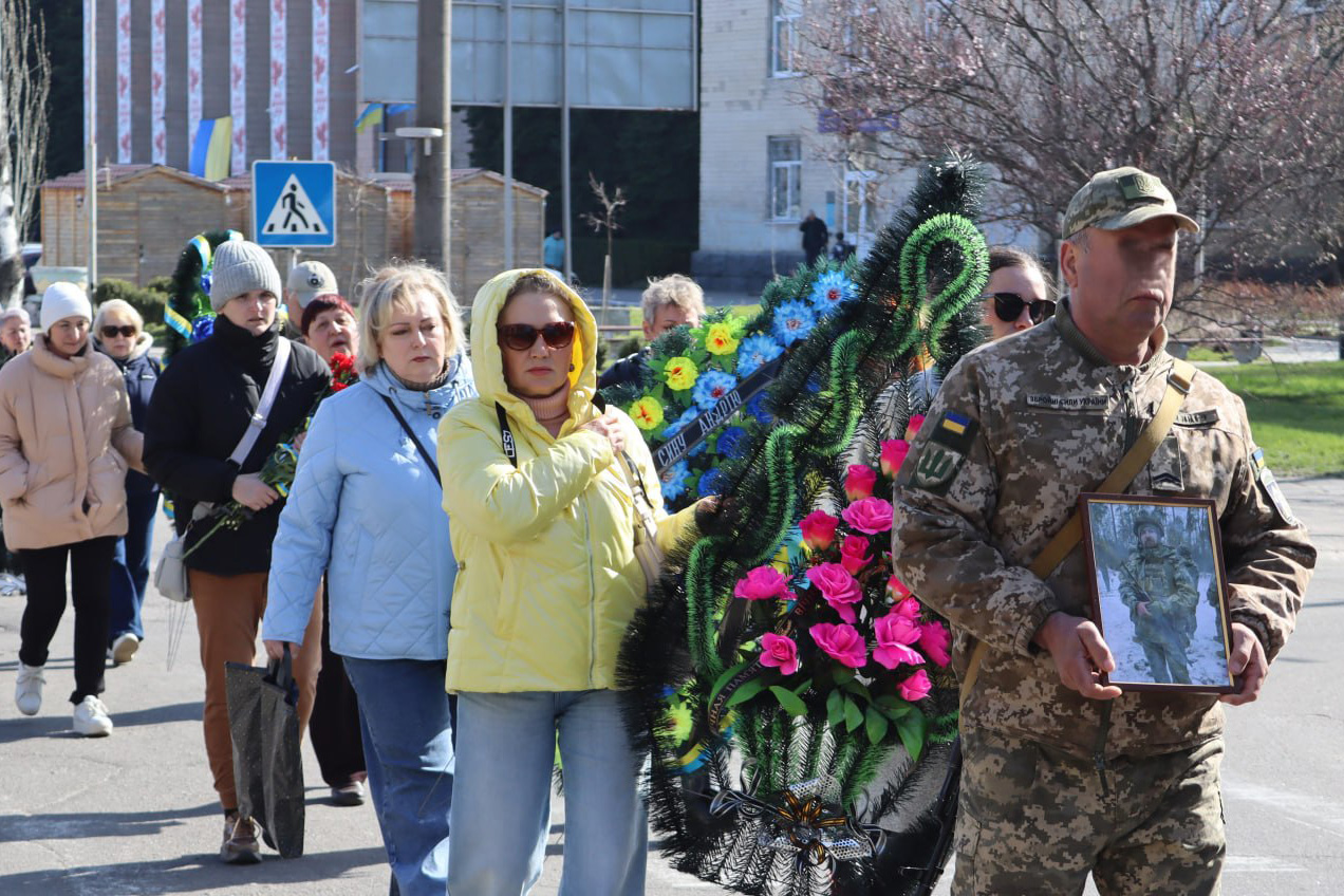 Світловодськ попрощався із захисником Андрієм Савком Світловодськ попрощався із захисником Андрієм Савком