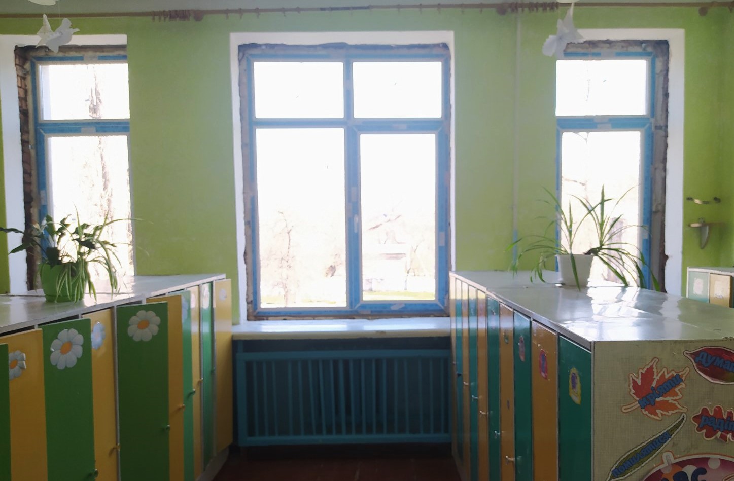 У семи школах та закладах освіти Світловодська замінили вікна, пошкоджені внаслідок ворожих обстрілів