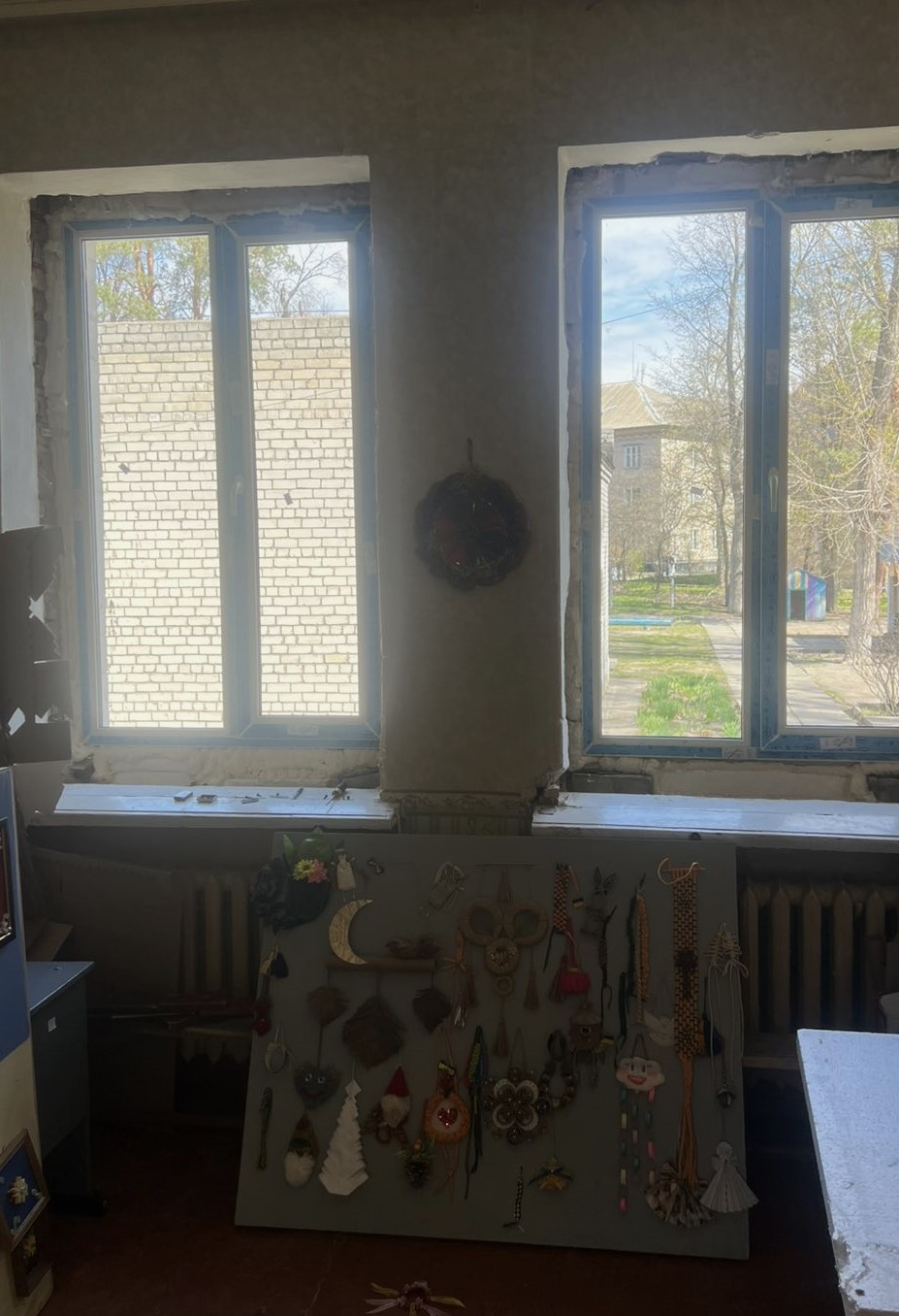 У семи школах та закладах освіти Світловодська замінили вікна, пошкоджені внаслідок ворожих обстрілів