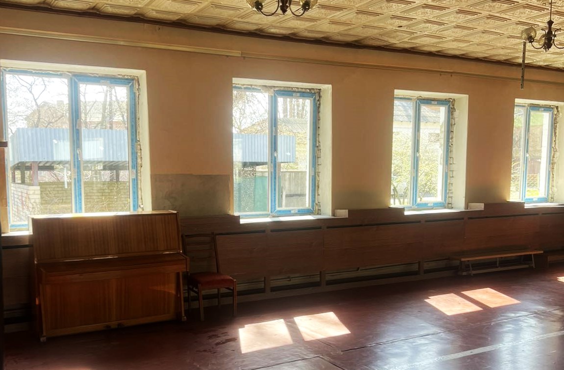 У семи школах та закладах освіти Світловодська замінили вікна, пошкоджені внаслідок ворожих обстрілів