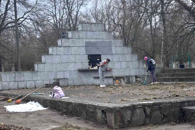 У Світловодську прибирають кладовища до поминального дня У Світловодську прибирають кладовища до поминального дня