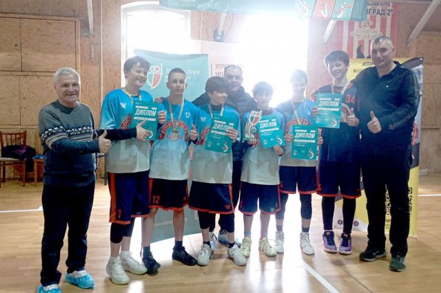 Баскетболісти світловодського ліцею «Інтелект» — другі в області Баскетболісти світловодського ліцею «Інтелект» — другі в області