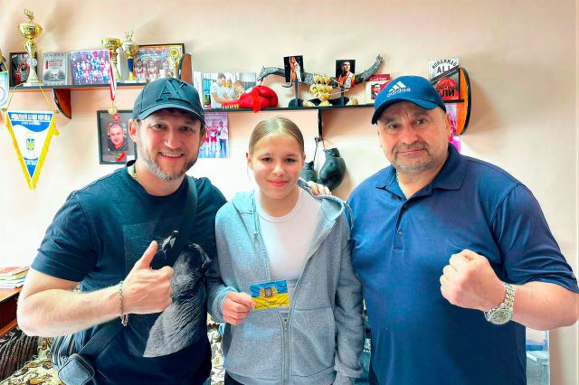 Світловодській боксерці Єві Кубановій вручили посвідчення кандидата у майстри спорту