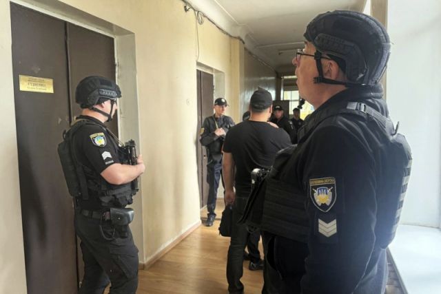 У приміщенні Світловодської міської ради сталася стрілянина: двоє постраждалих (ДОПОВНЕНО)