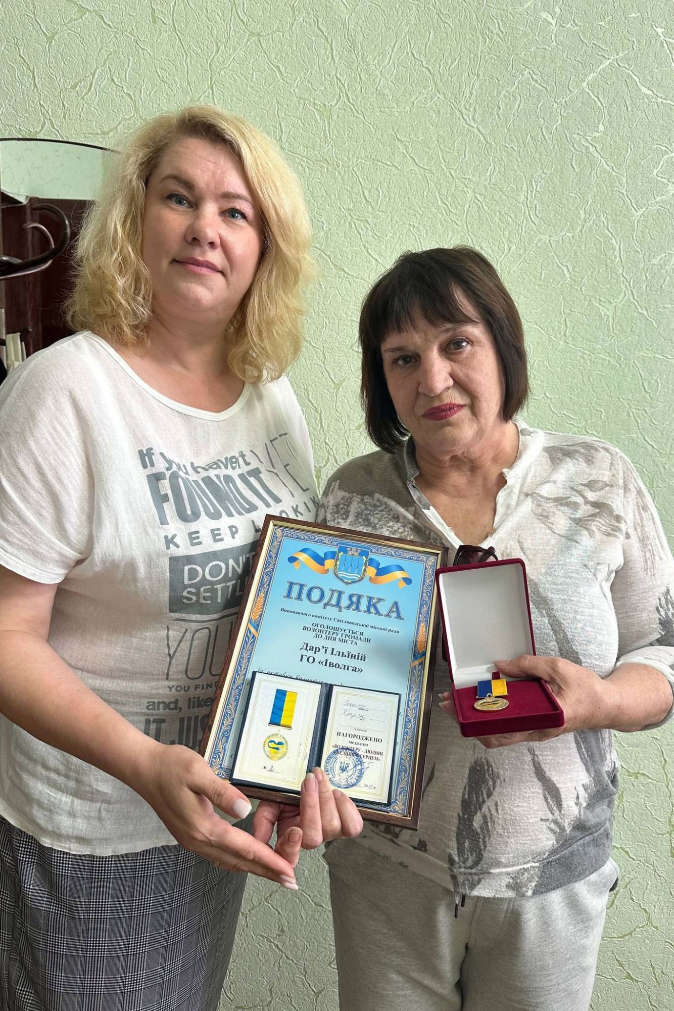 Кошти з благодійних заходів до Дня міста передано волонтерам Кошти з благодійних заходів до Дня міста передано волонтерам