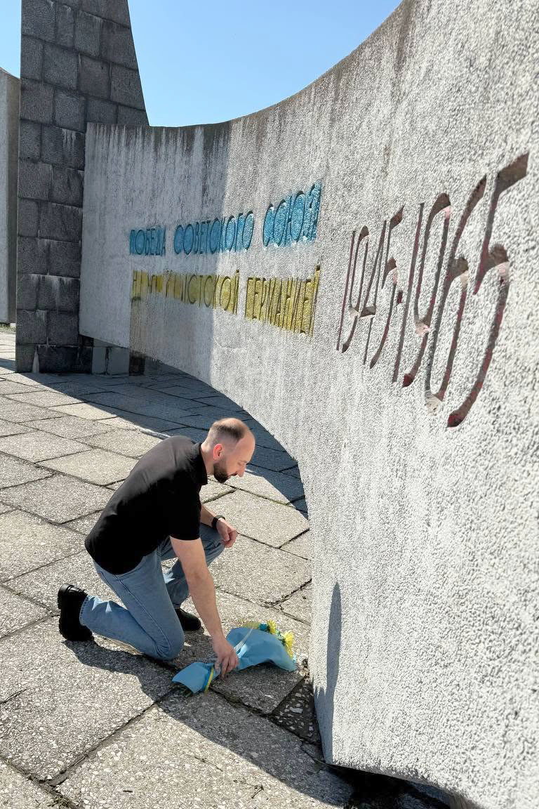 У Світловодську та Власівці вшанували пам'ять жертв Другої світової війни У Світловодську та Власівці вшанували пам'ять жертв Другої світової війни