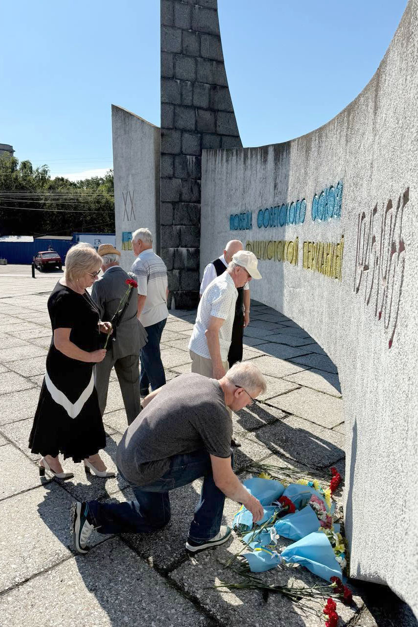 У Світловодську та Власівці вшанували пам'ять жертв Другої світової війни У Світловодську та Власівці вшанували пам'ять жертв Другої світової війни