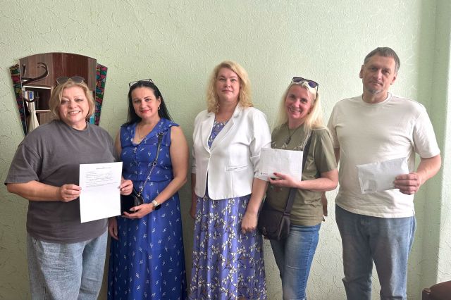 Кошти з благодійних заходів до Дня міста передано волонтерам Кошти з благодійних заходів до Дня міста передано волонтерам
