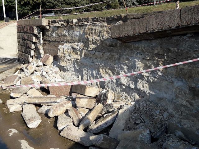 У Світловодську розпочали відновлення фонтану на Бульварному узвозі У Світловодську розпочали відновлення фонтану на Бульварному узвозі
