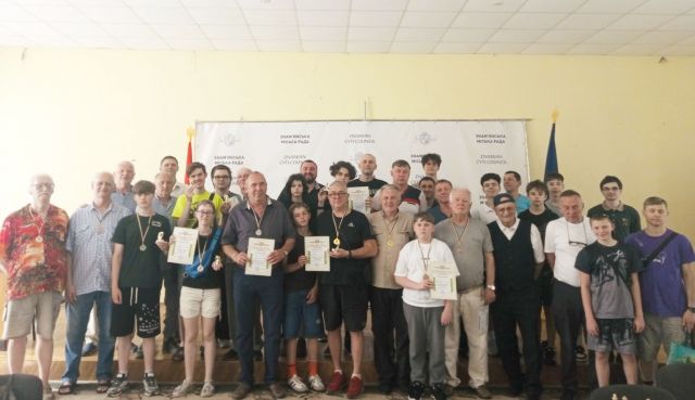 Світловодський шахіст Ігор Денисов здобув перемогу на чемпіонаті Знам'янки зі швидких шахів