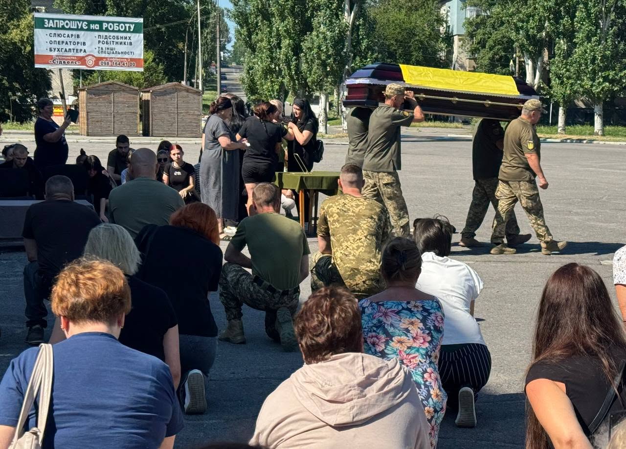 Світловодськ попрощався із захисником Кирилом Шоломом Світловодськ попрощався із захисником Кирилом Шоломом