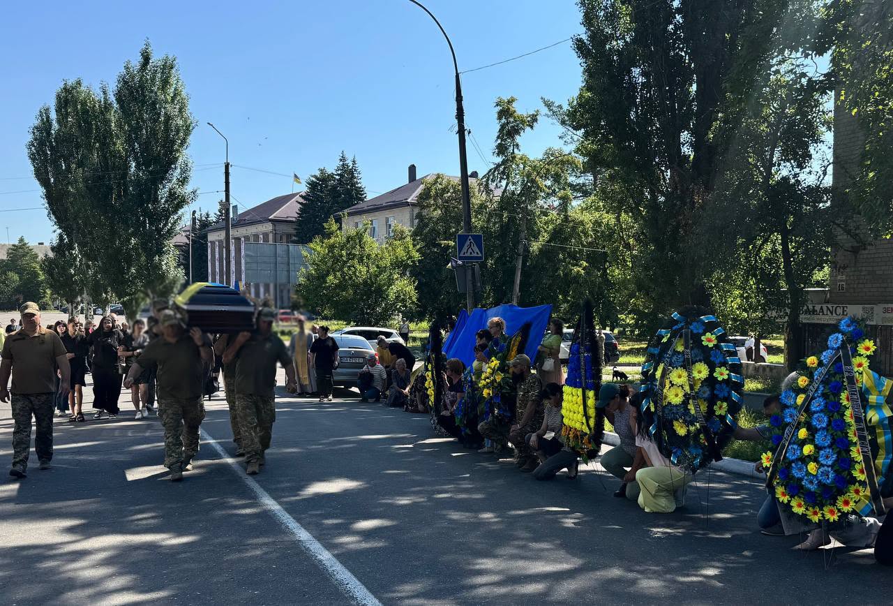 Світловодськ попрощався із захисником Кирилом Шоломом Світловодськ попрощався із захисником Кирилом Шоломом