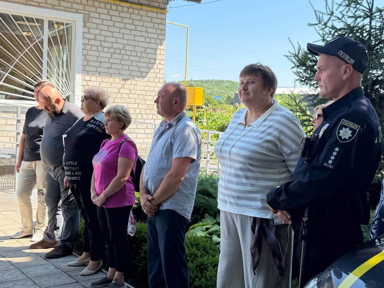 У Павлівці відкрили новий відділ поліції та передали два службових автомобілі У Павлівці відкрили новий відділ поліції та передали два службових автомобілі