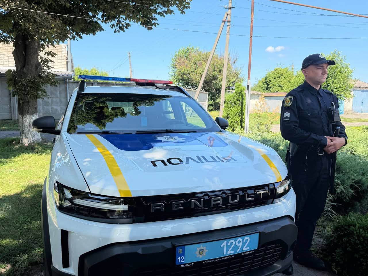 У Павлівці відкрили новий відділ поліції та передали два службових автомобілі У Павлівці відкрили новий відділ поліції та передали два службових автомобілі