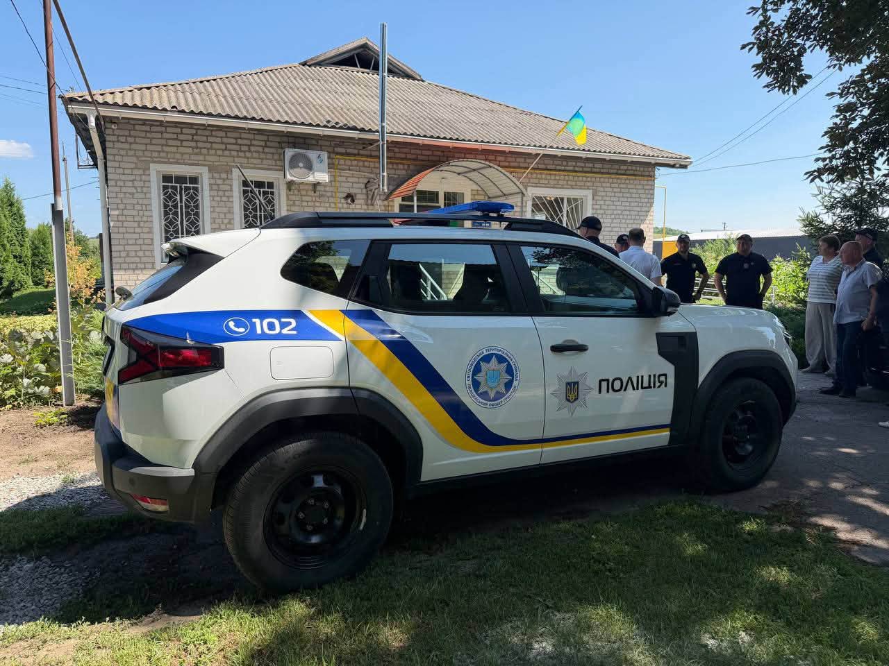 У Павлівці відкрили новий відділ поліції та передали два службових автомобілі У Павлівці відкрили новий відділ поліції та передали два службових автомобілі
