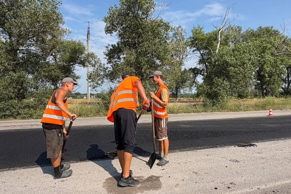 У Світловодську ремонтують дамбу Кременчуцької ГЕС, далі — Власівка У Світловодську ремонтують дамбу Кременчуцької ГЕС, далі — Власівка