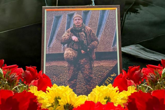 Світловодськ попрощався із захисником Кирилом Шоломом Світловодськ попрощався із захисником Кирилом Шоломом