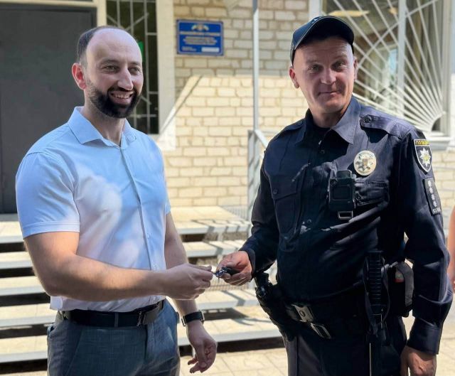 У Павлівці відкрили новий відділ поліції та передали два службових автомобілі У Павлівці відкрили новий відділ поліції та передали два службових автомобілі
