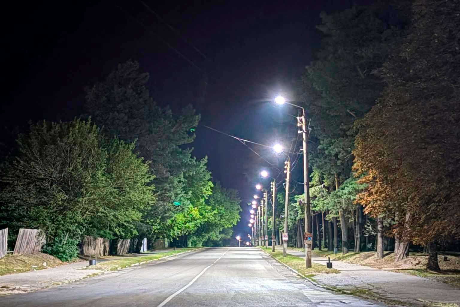 У Світловодську відновили освітлення центральної алеї парку У Світловодську відновили освітлення центральної алеї парку