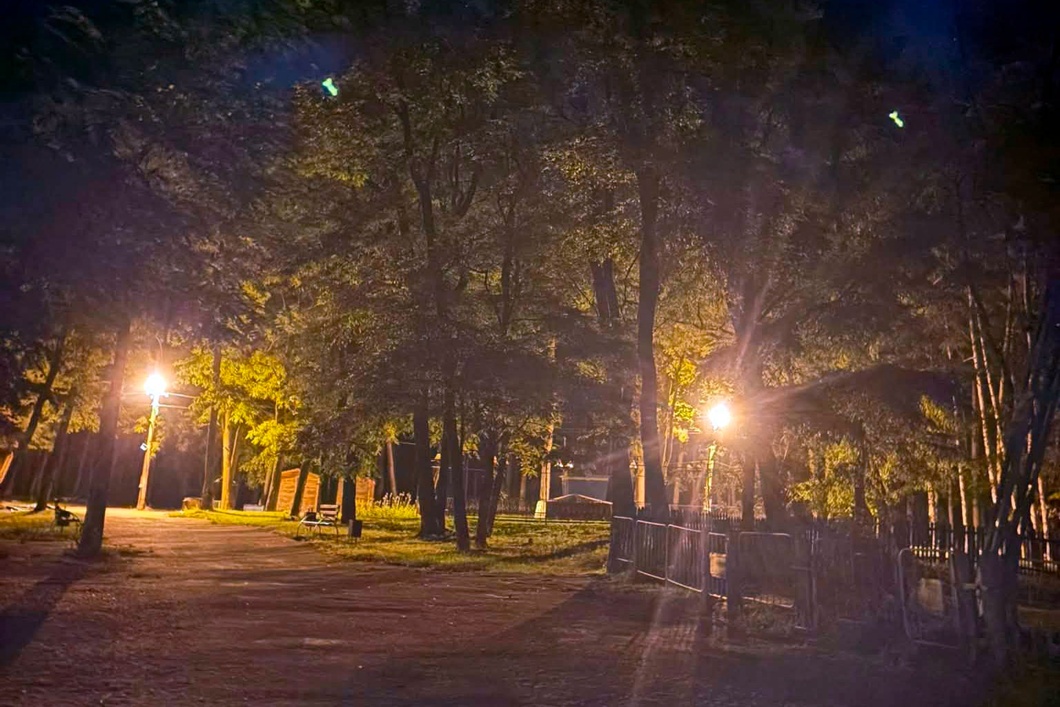 У Світловодську відновили освітлення центральної алеї парку У Світловодську відновили освітлення центральної алеї парку