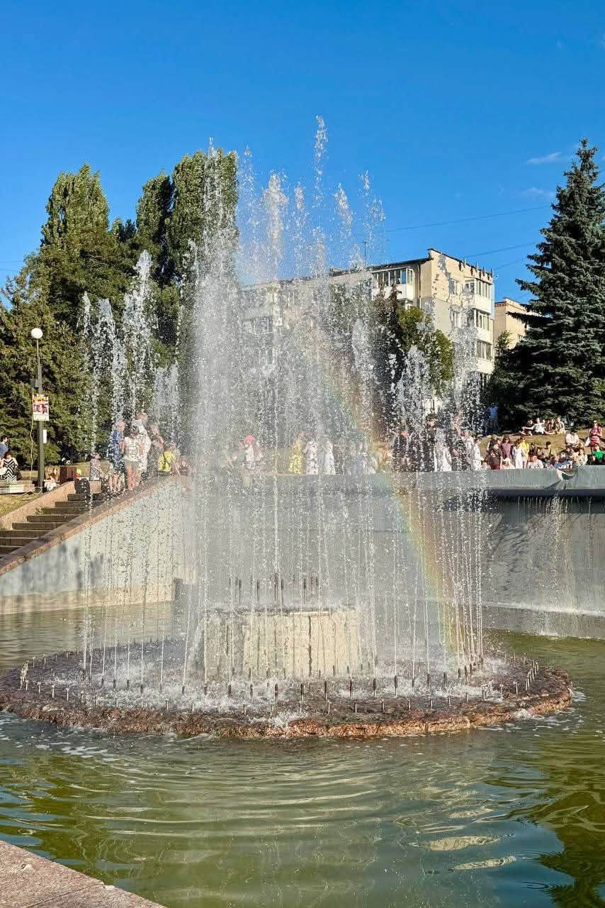 У Світловодську відзначили День молоді: концерт біля фонтану та кіно просто неба У Світловодську відзначили День молоді: концерт біля фонтану та кіно просто неба