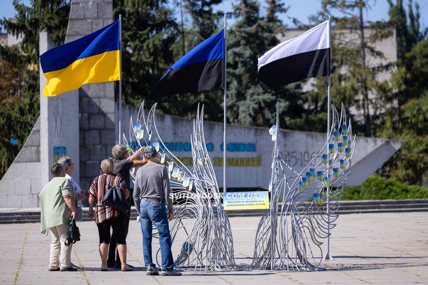 У Світловодську відкрили меморіал «Крила надії» — для тих, на кого чекають