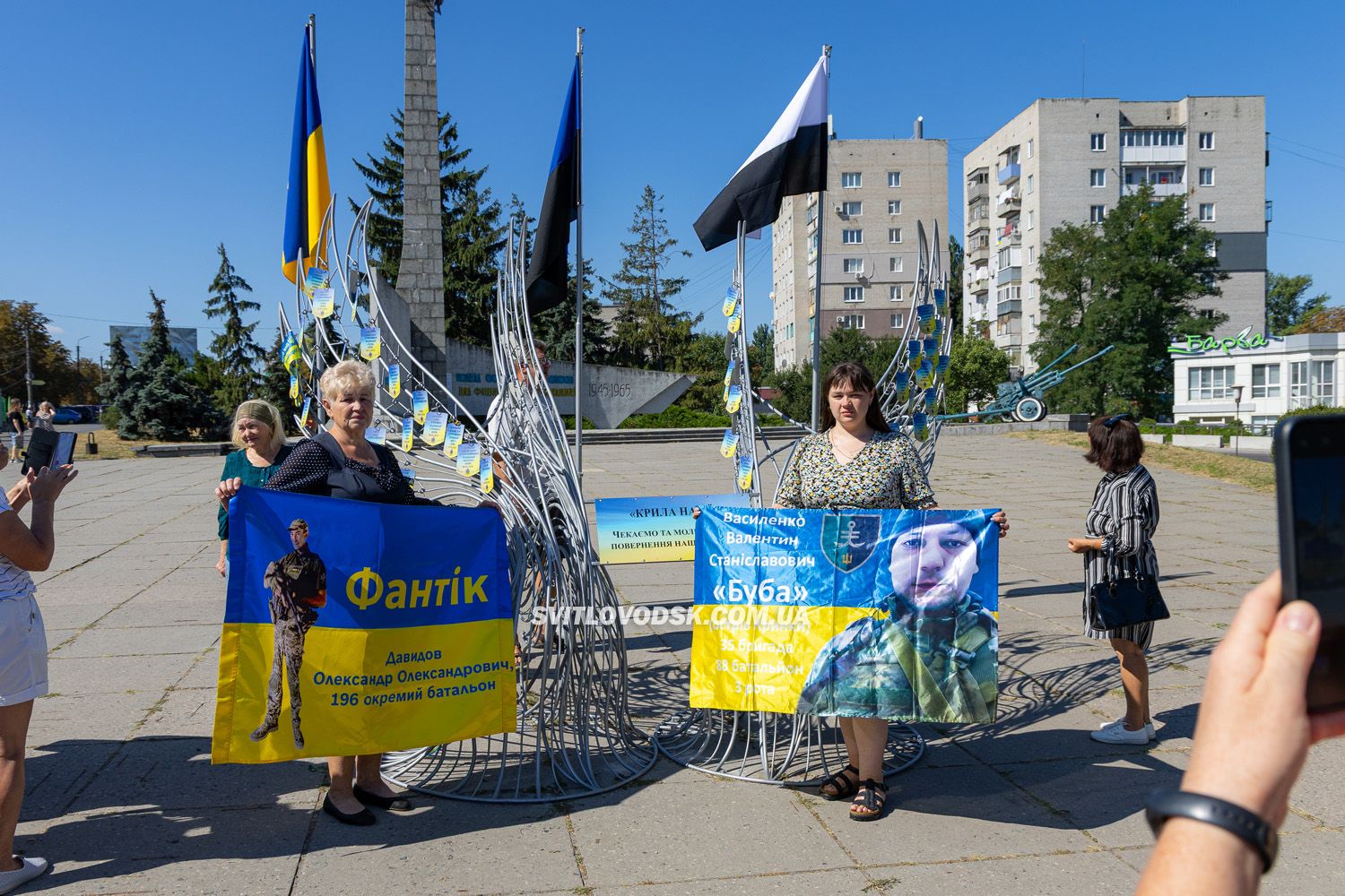 У Світловодську відкрили меморіал «Крила надії» — для тих, на кого чекають
