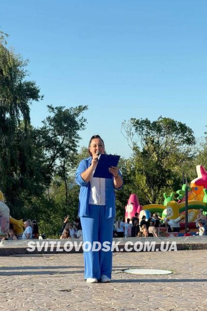 У Світловодську відзначили День молоді: концерт біля фонтану та кіно просто неба У Світловодську відзначили День молоді: концерт біля фонтану та кіно просто неба
