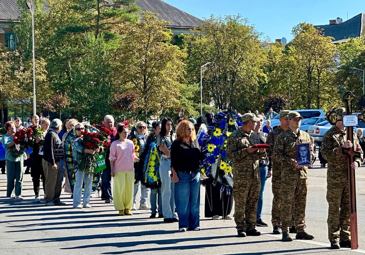 Світловодська громада провела в останню путь захисника Руслана Глущенка