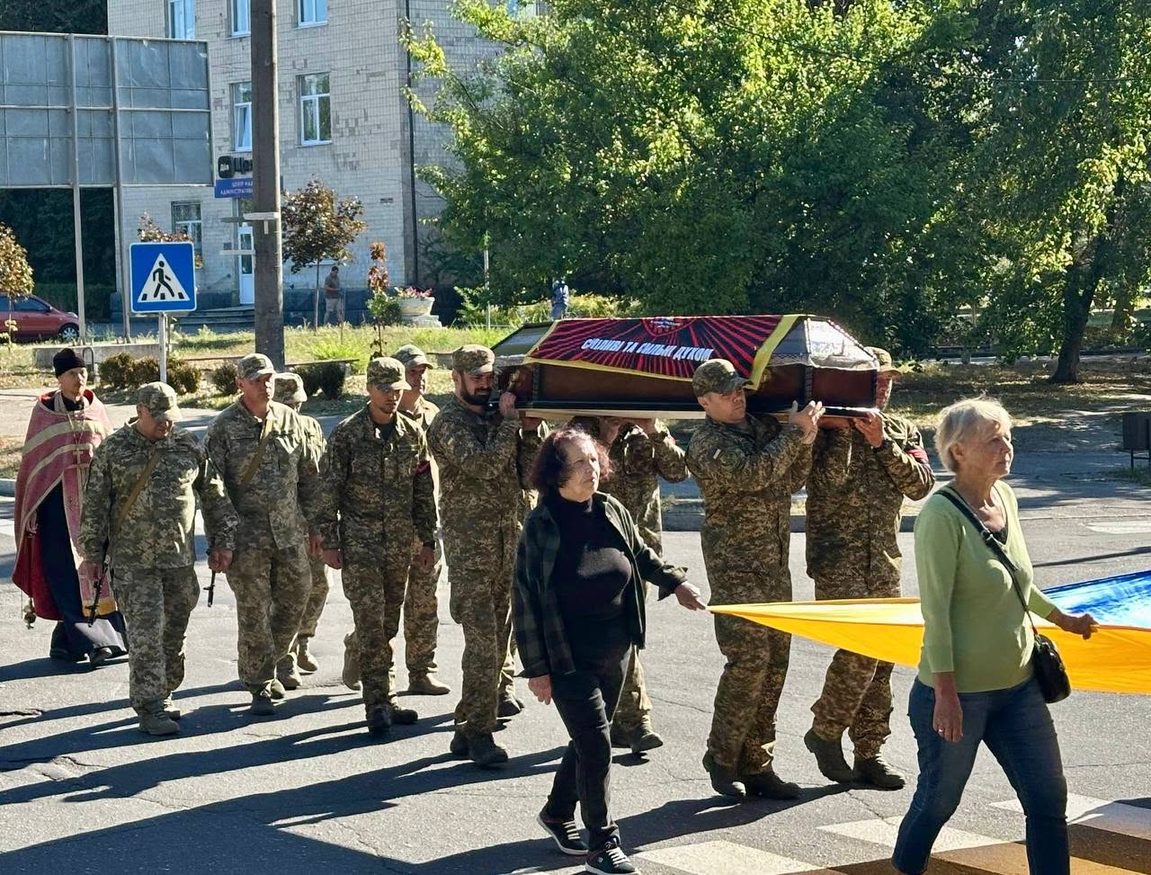 Світловодська громада провела в останню путь захисника Руслана Глущенка