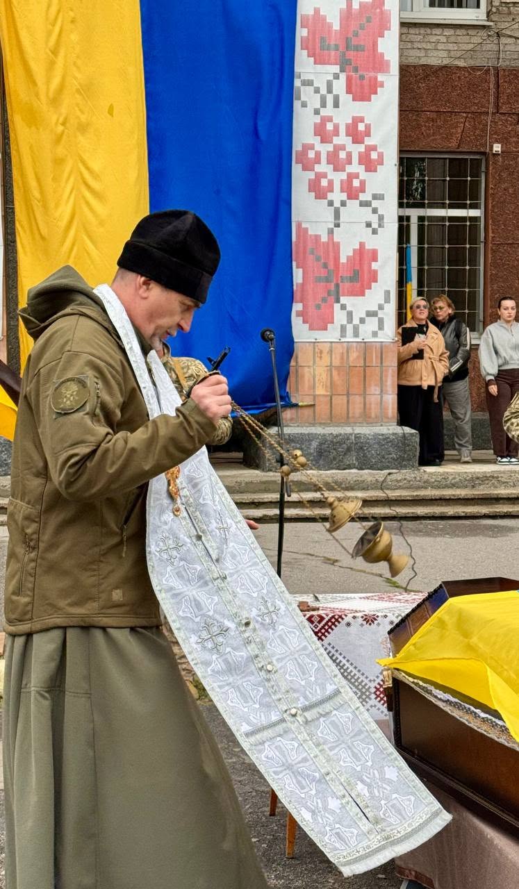 Світловодська громада попрощалася з захисником Олександром Караманом Світловодська громада попрощалася з захисником Олександром Караманом