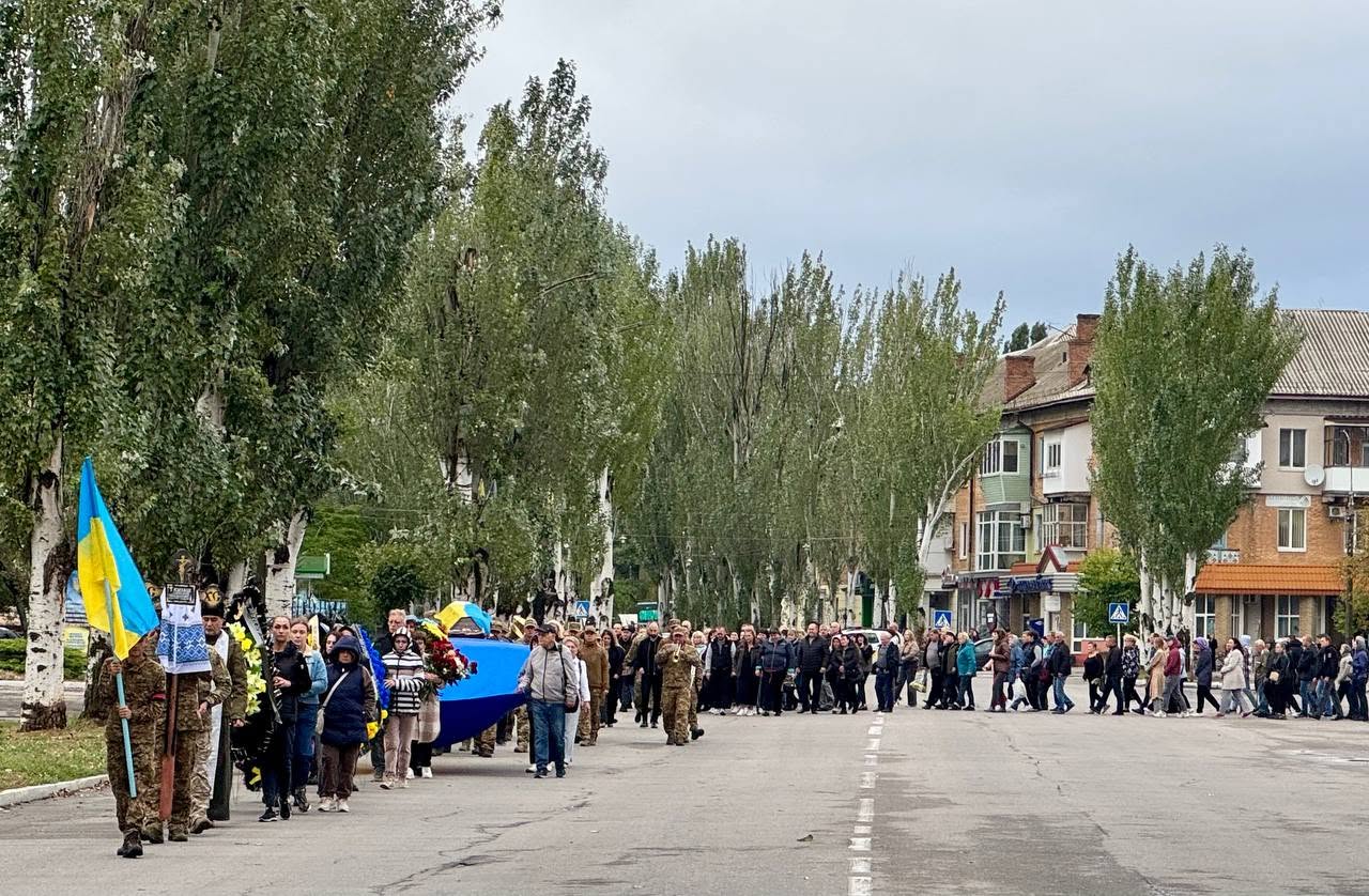 Світловодська громада попрощалася з захисником Олександром Караманом Світловодська громада попрощалася з захисником Олександром Караманом