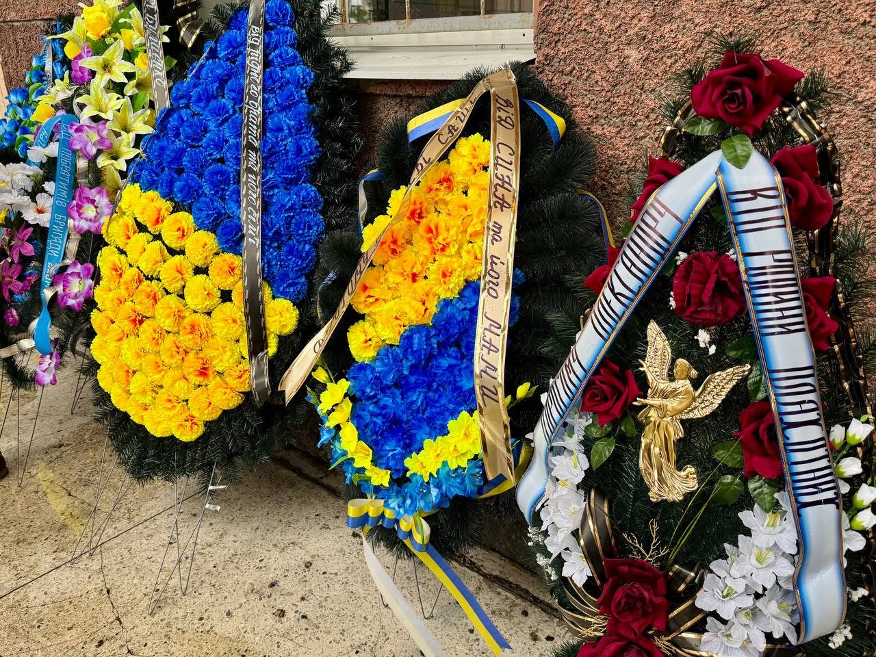 Світловодська громада попрощалася з захисником Олександром Караманом Світловодська громада попрощалася з захисником Олександром Караманом