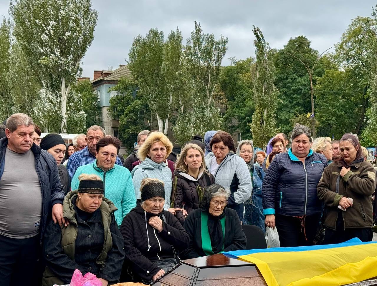 Світловодська громада попрощалася з захисником Олександром Караманом Світловодська громада попрощалася з захисником Олександром Караманом
