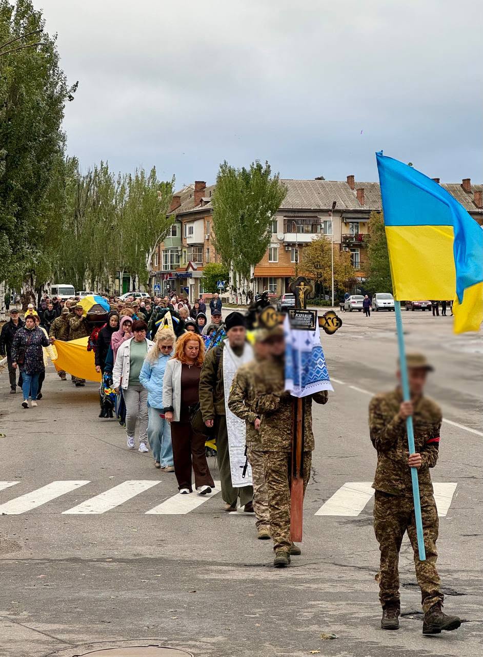 Світловодська громада попрощалася з захисником Олександром Караманом Світловодська громада попрощалася з захисником Олександром Караманом