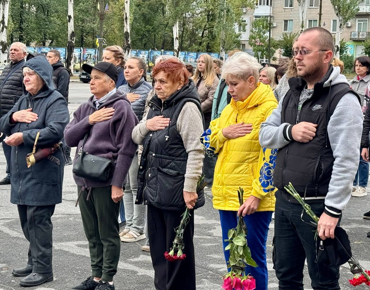 Світловодська громада попрощалася з захисником Олександром Караманом Світловодська громада попрощалася з захисником Олександром Караманом