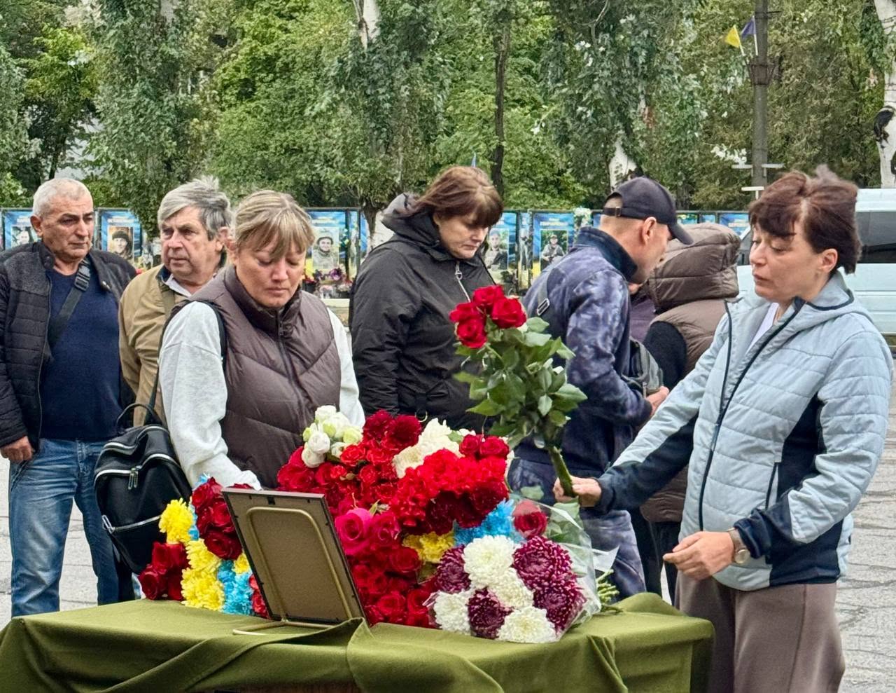 Світловодська громада попрощалася з захисником Олександром Караманом Світловодська громада попрощалася з захисником Олександром Караманом