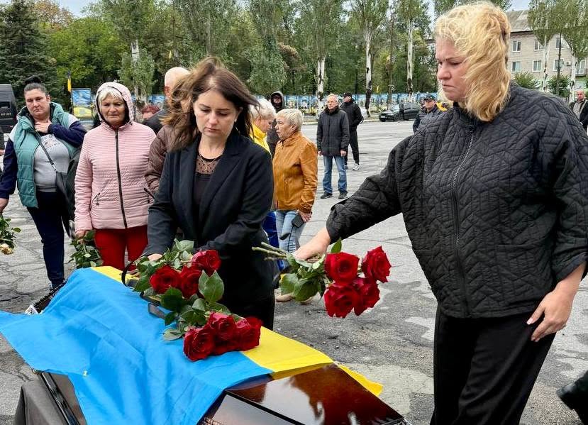 Світловодська громада попрощалася з захисником Олександром Караманом Світловодська громада попрощалася з захисником Олександром Караманом