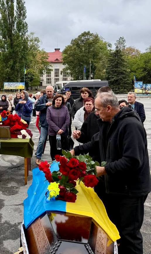 Світловодська громада попрощалася з захисником Олександром Караманом Світловодська громада попрощалася з захисником Олександром Караманом