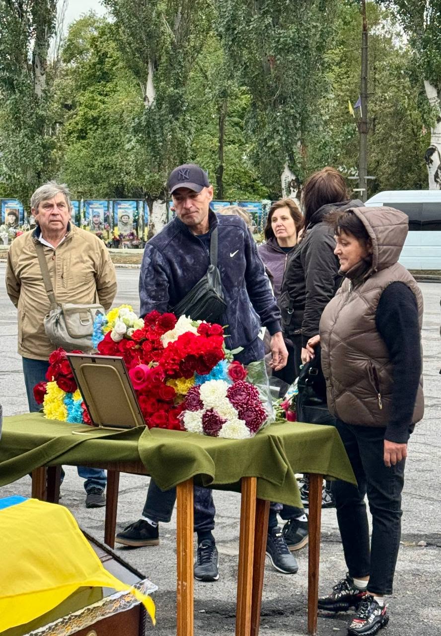 Світловодська громада попрощалася з захисником Олександром Караманом Світловодська громада попрощалася з захисником Олександром Караманом
