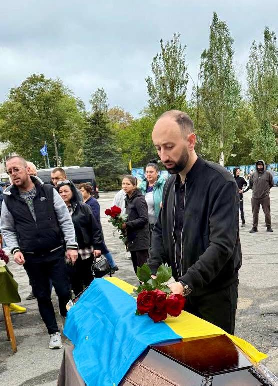 Світловодська громада попрощалася з захисником Олександром Караманом Світловодська громада попрощалася з захисником Олександром Караманом