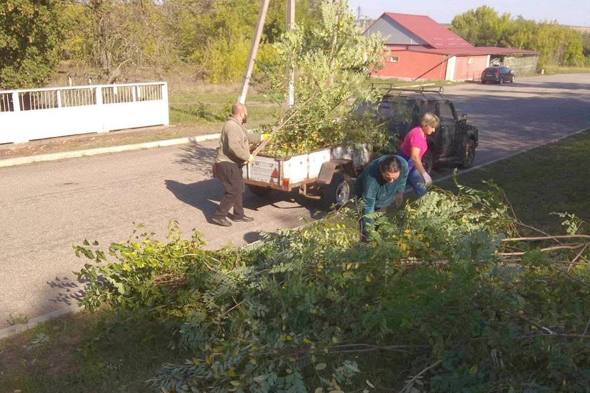 У Світловодську тривають роботи з благоустрою: до прибирання залучили спеціалізоване підприємство