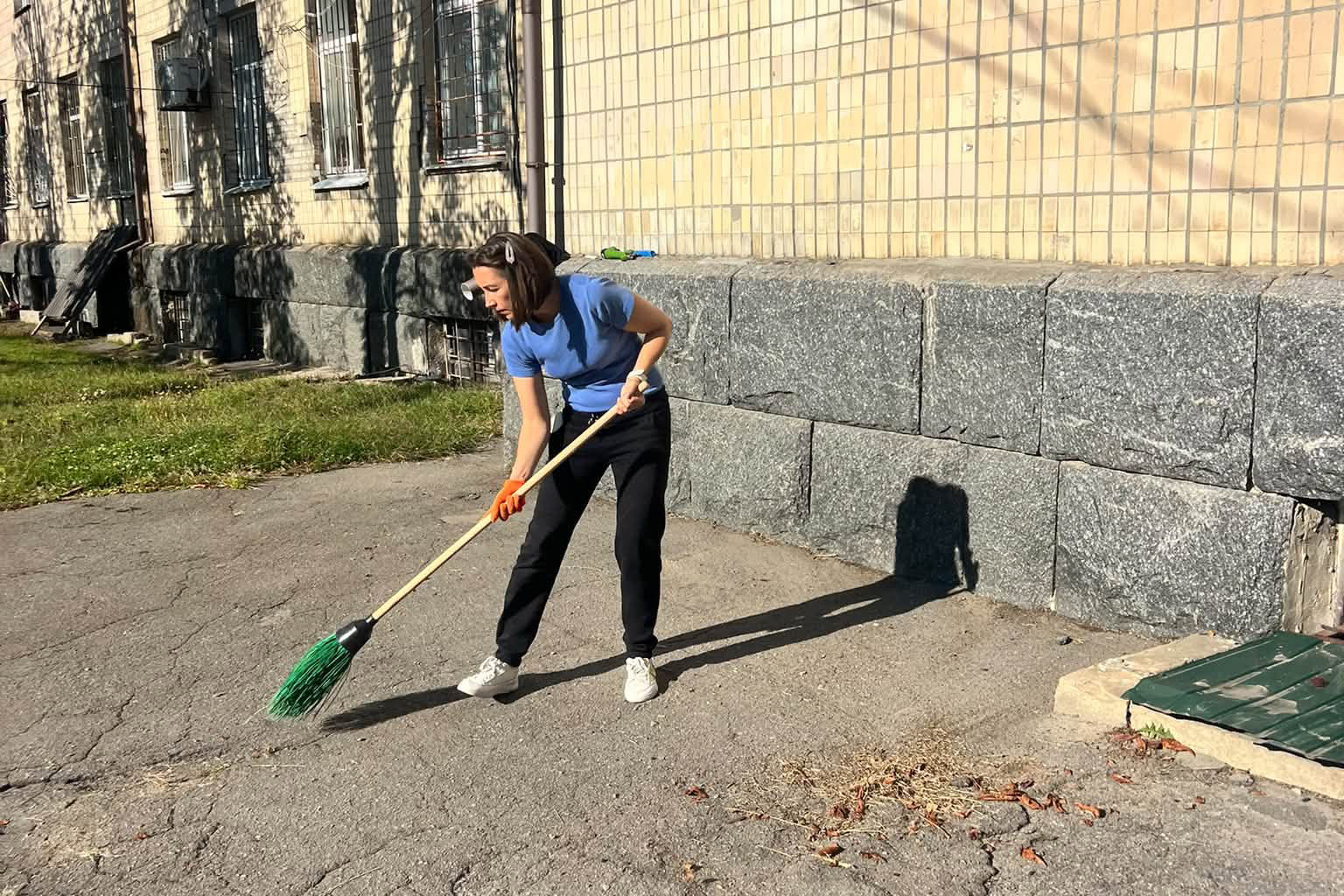 У Світловодську тривають роботи з благоустрою: до прибирання залучили спеціалізоване підприємство